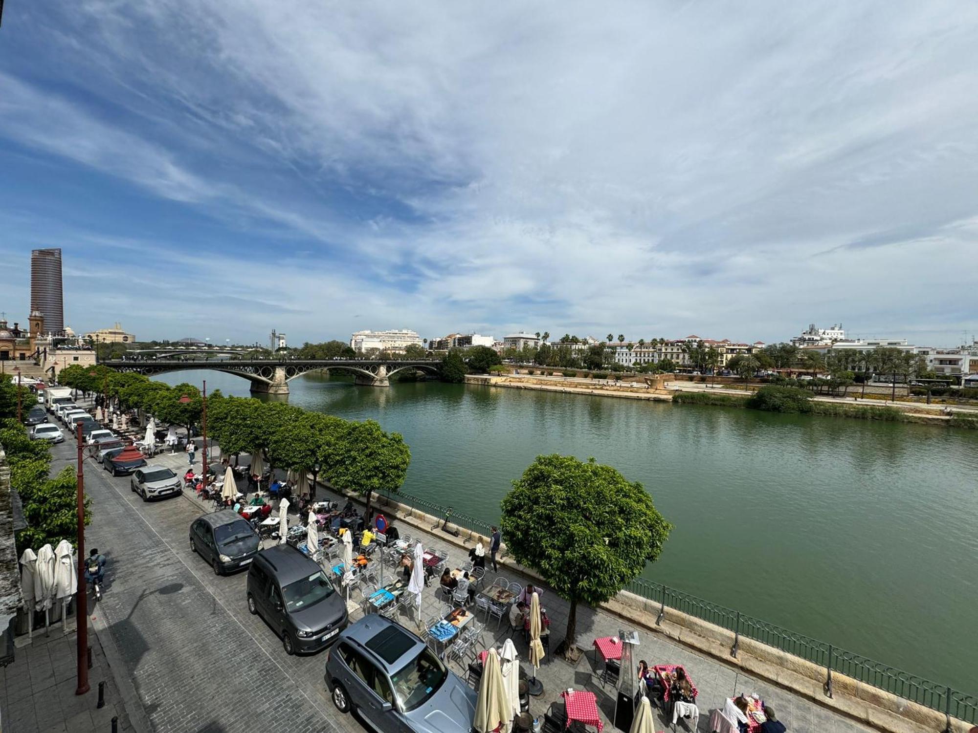 Wonderful Duplex In Calle Betis Appartement Sevilla Buitenkant foto