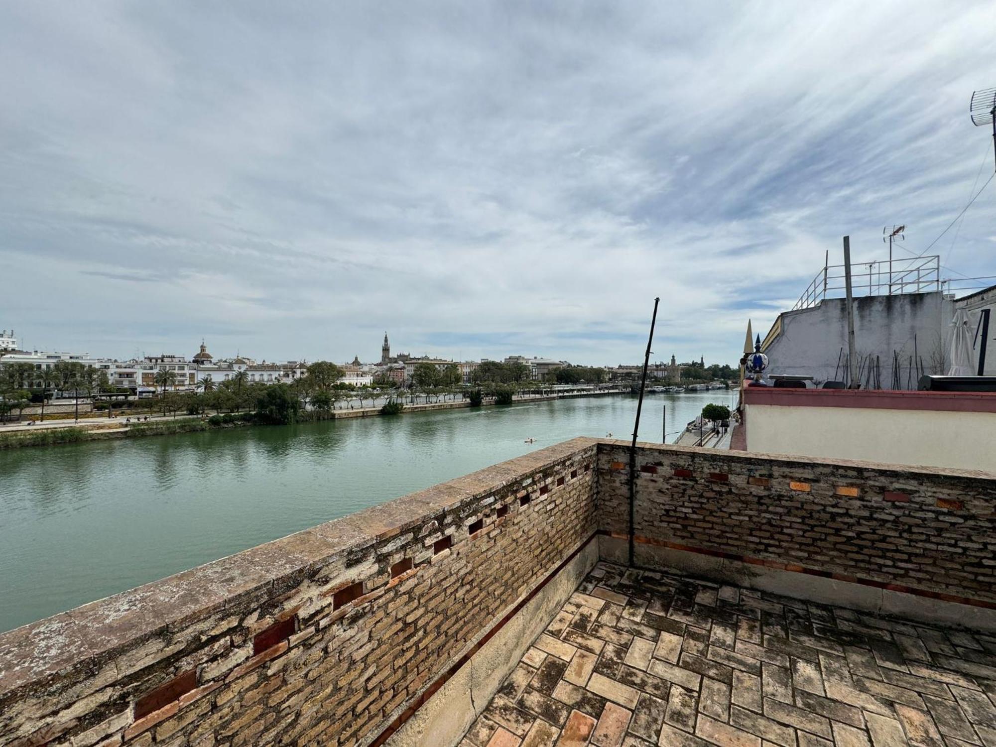 Wonderful Duplex In Calle Betis Appartement Sevilla Buitenkant foto