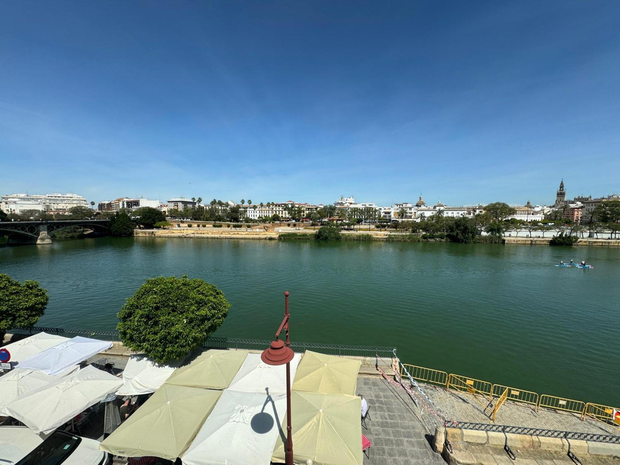Wonderful Duplex In Calle Betis Appartement Sevilla Buitenkant foto